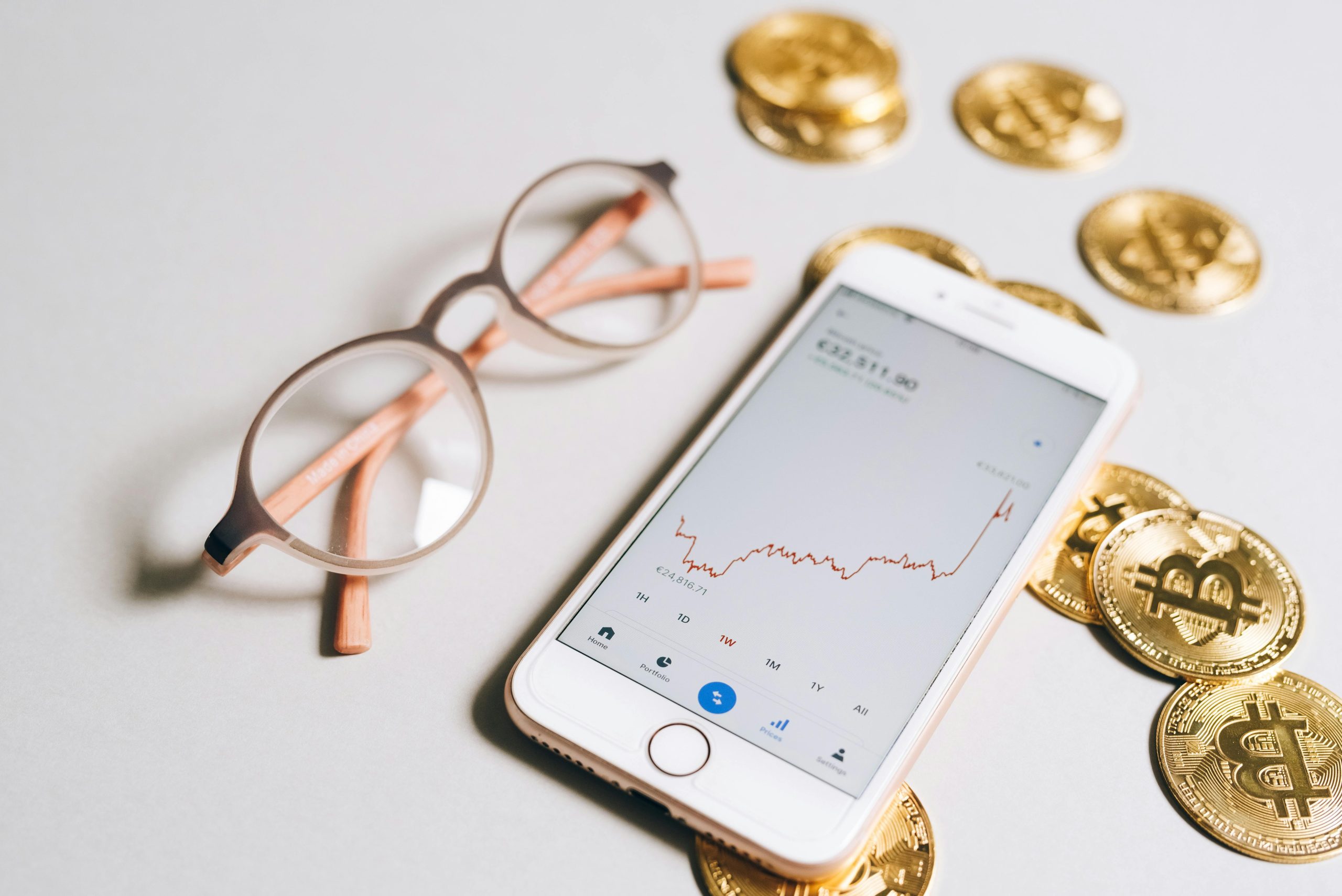 Optimizing Risk-Adjusted Returns in Crypto Portfolios